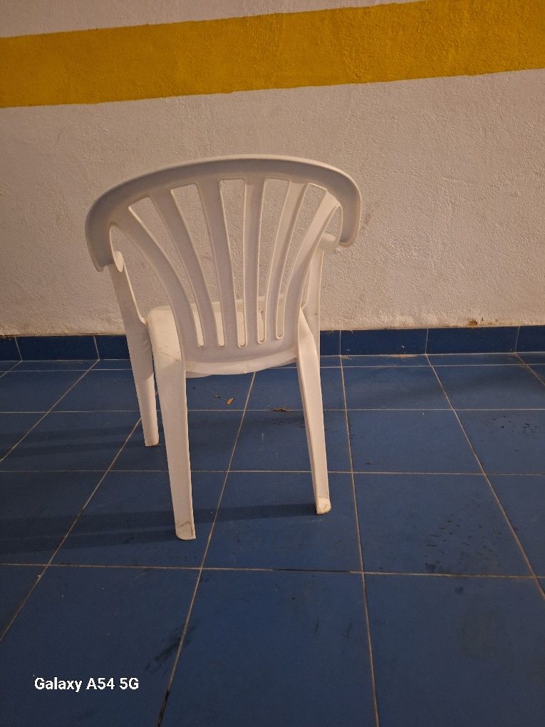 Cadeiras plástico para jardins, esplanadas, terraços