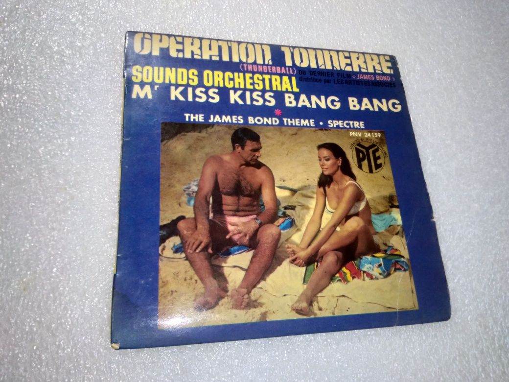 Raro Antigo vinil single do Filme James Bond de 1965