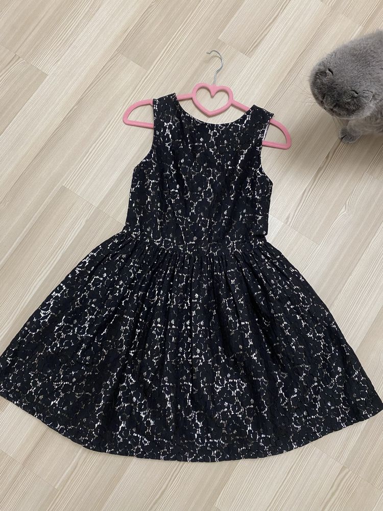 Череое нарядное платье из гипюра на 11-12 лет