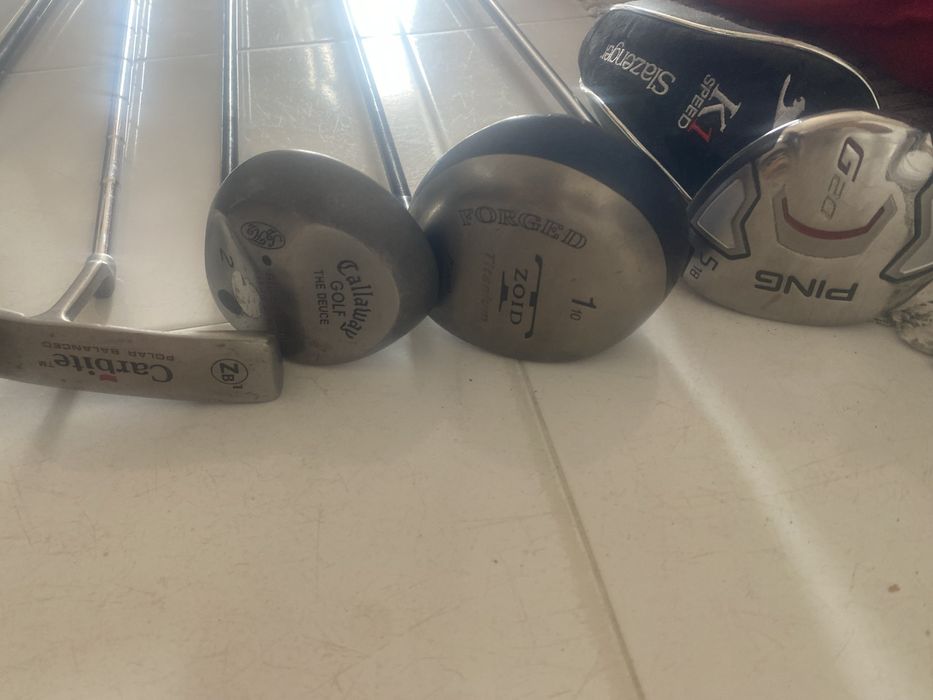 Tacos e saco de golfe pouco usados