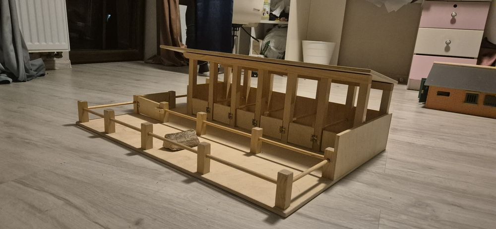 Drewniana Stajnia dla koni Schleitch i Collecta 

6 dużych Bosków angi