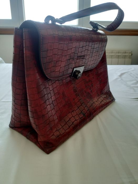 Mala Hispanitas em couro