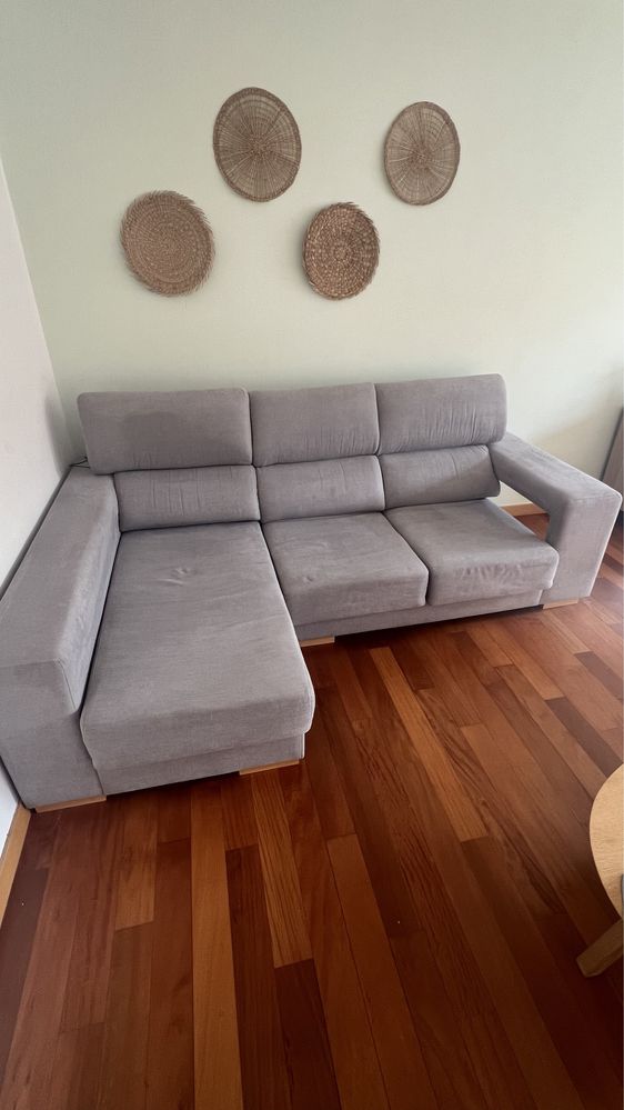 Sofa extensivel com chaise long e arrumação