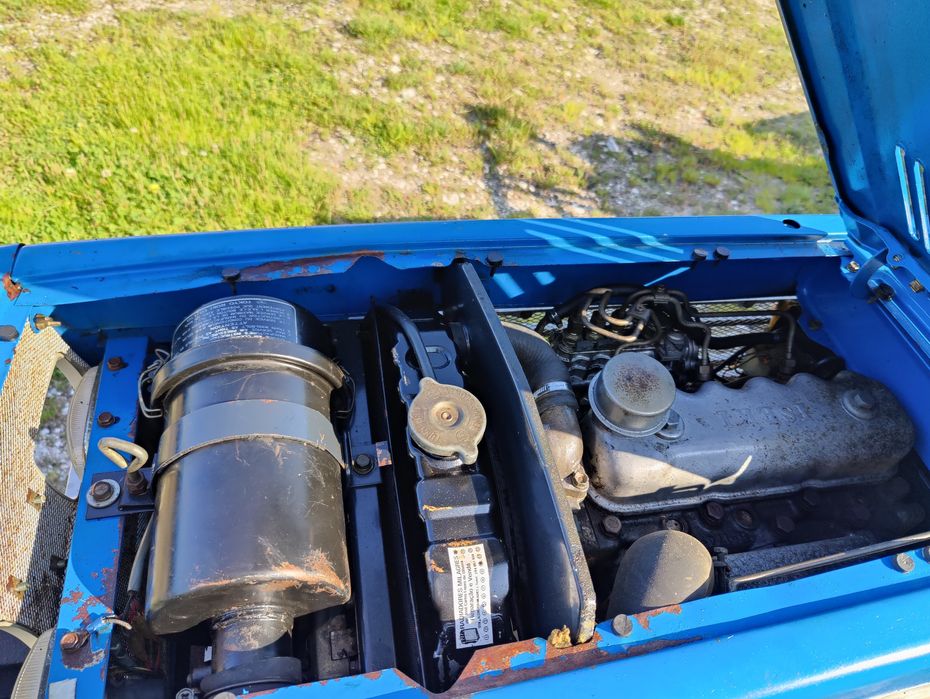 Trator Izeki 25cv 4x4  com alfaias