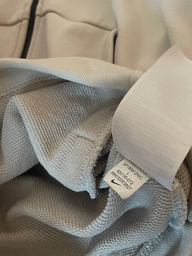 NIKE Tech Fleece