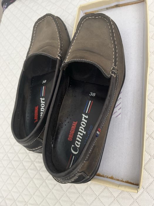 Sapatos mocassin toupeira, muito estimados