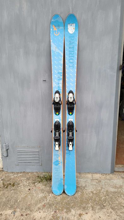 All-Mountain лижі Extrem Patriot з регульованим по довжині кріпленням