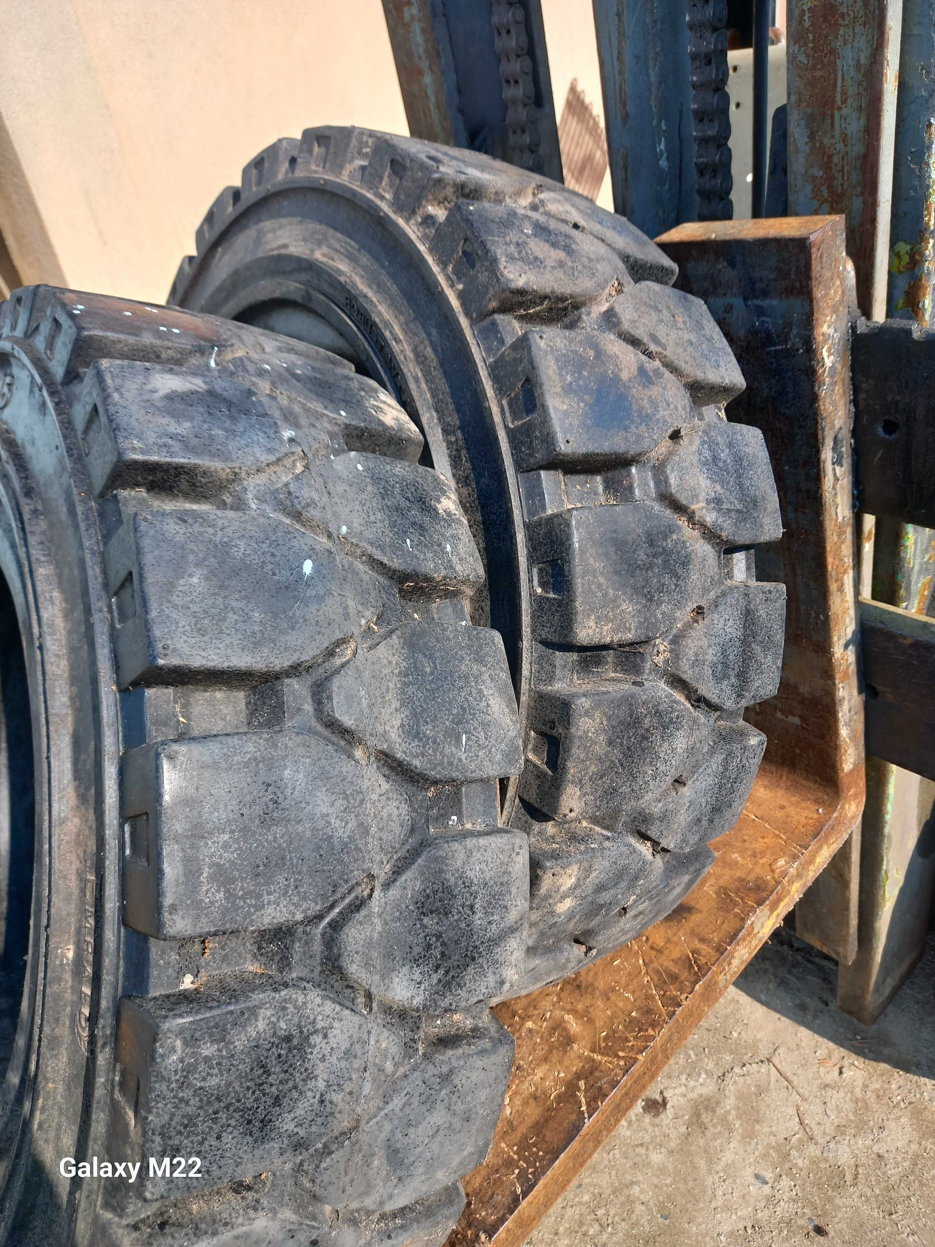 Opony widlak pełne 8.15x15 2szt . 16x6-8 2szt.18x7-8SC10