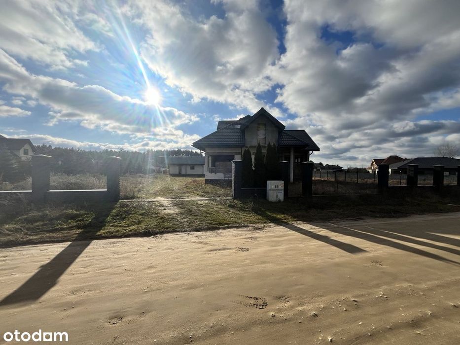 Przestronny dom z garażem w spokojnej okolicy