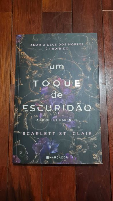 Livro NOVO "Um Toque de Escuridão"