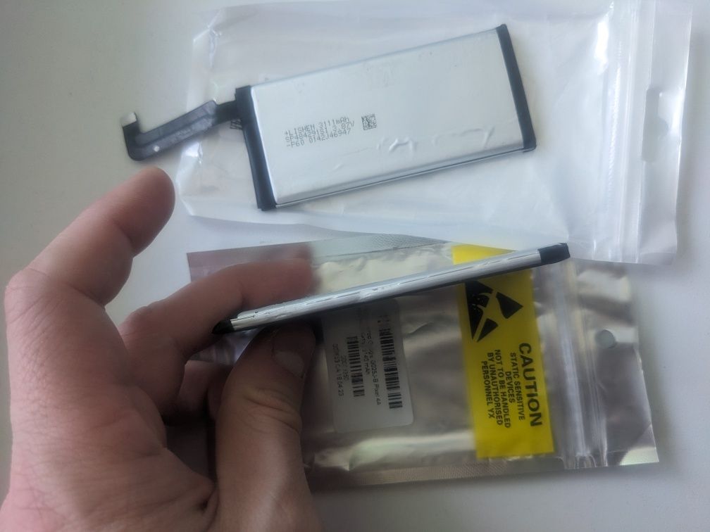 Акумулятори від Google Pixel 4a