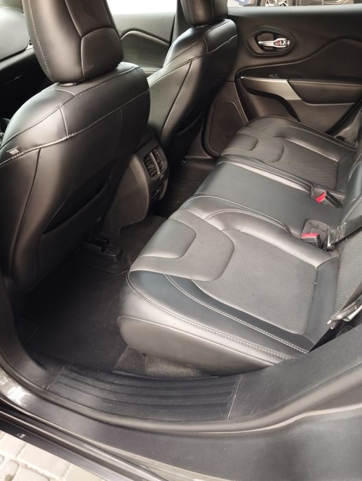 Продам Jeep Cherokee 3.2