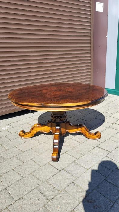 Вінтажний столик у стилі Барокко