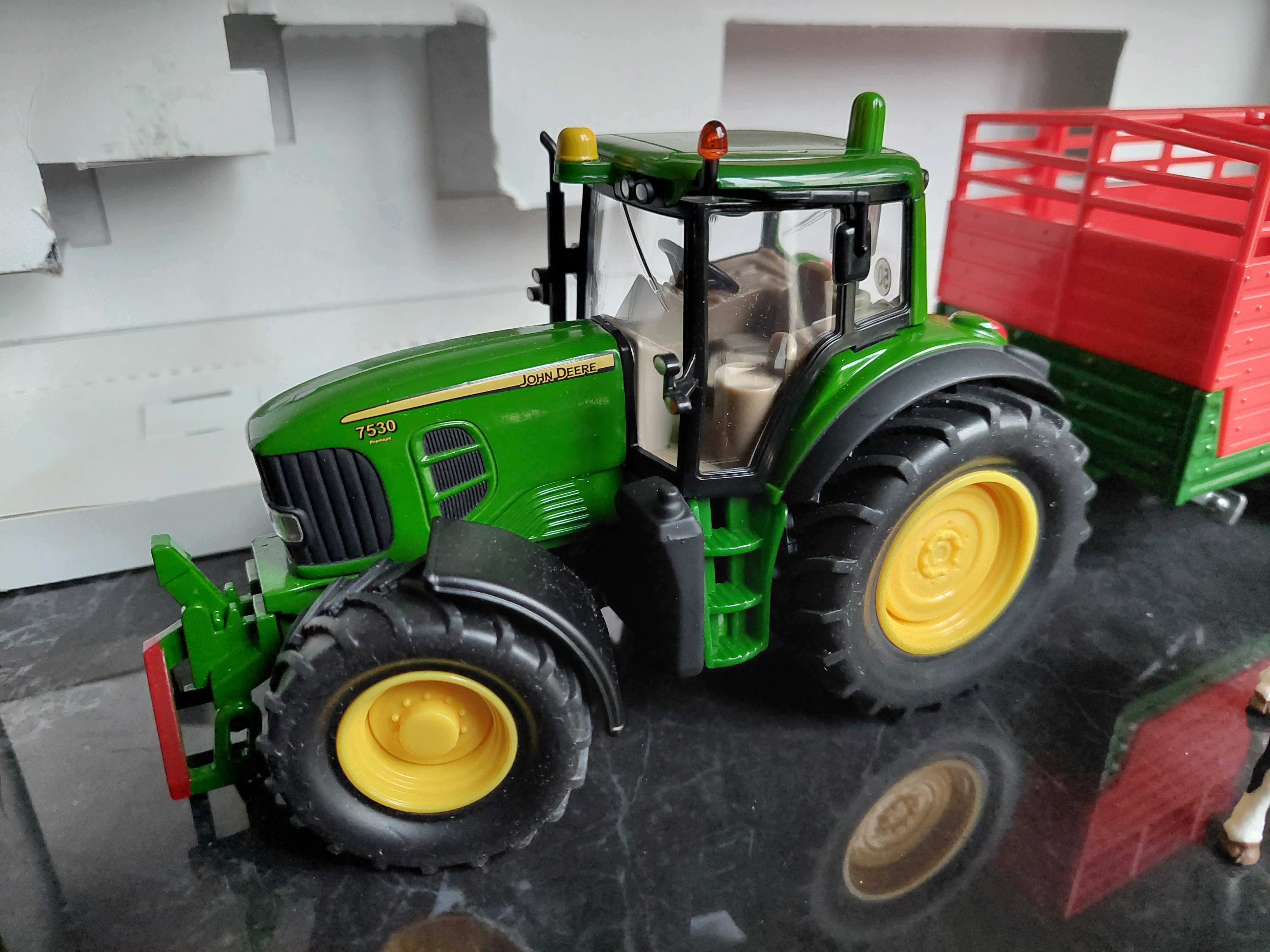 SIKU Ciągnik  Traktor John Deere 7530 + Przyczepa + 2 krowy 1:32