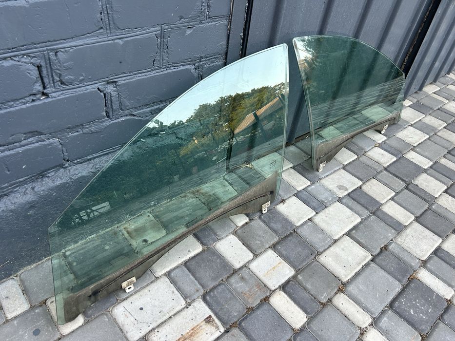 Скло меган 3 бокове 2010 р. Оригінал!