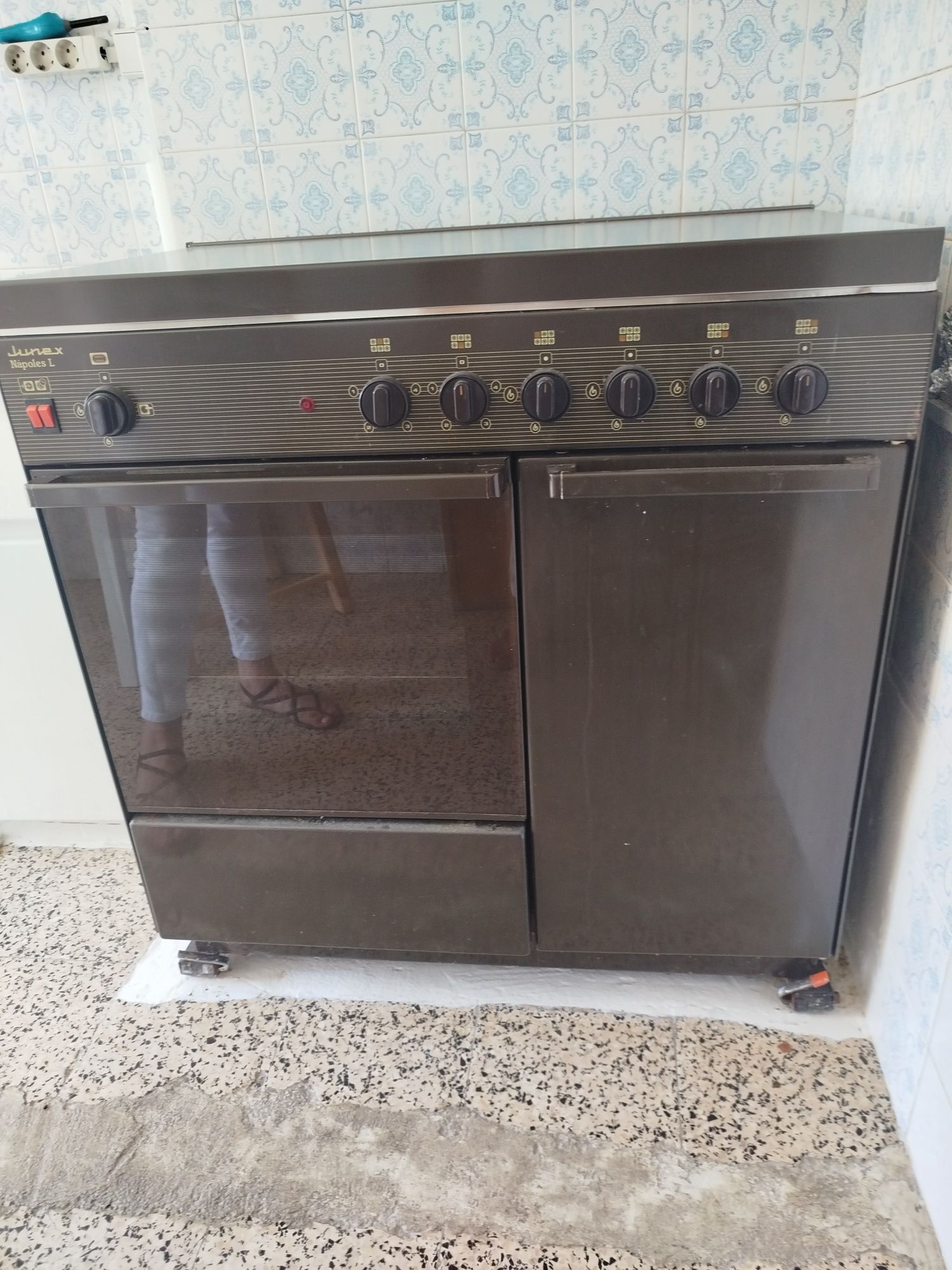 Fogão  com vários bicos,forno