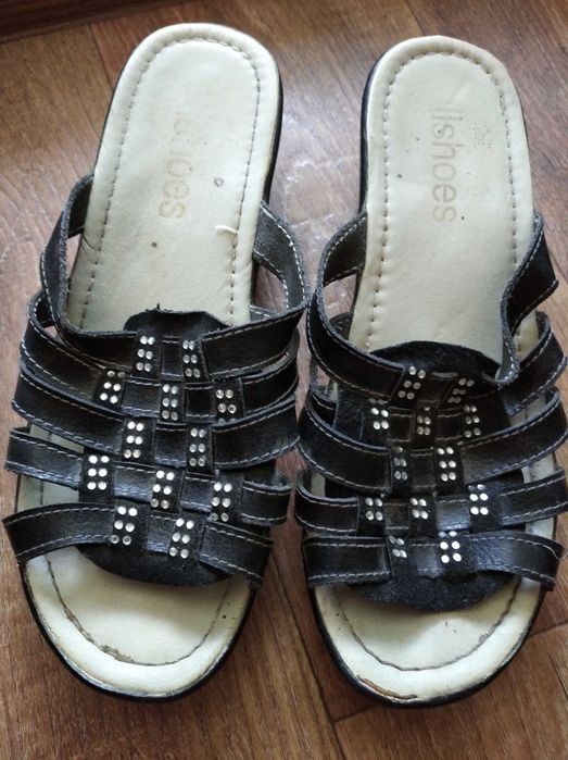 Продам    шлепки