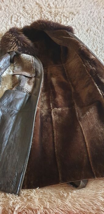 Дублянка натуральна оздоблена хутром єнота зі вставками