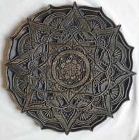 Mandala z rogami, płaskorzeźba drewniana do zawieszenia, czarna 48 cm