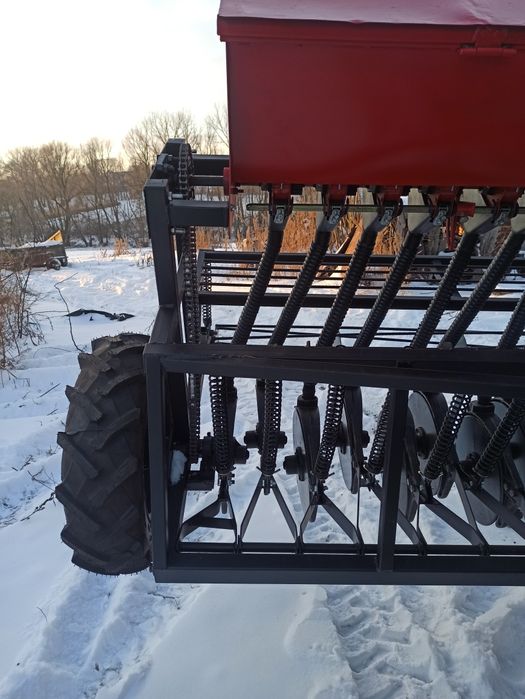 Продам сівника 2.7м