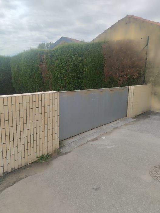 Lugar de garagem e arrumos/arrecadação