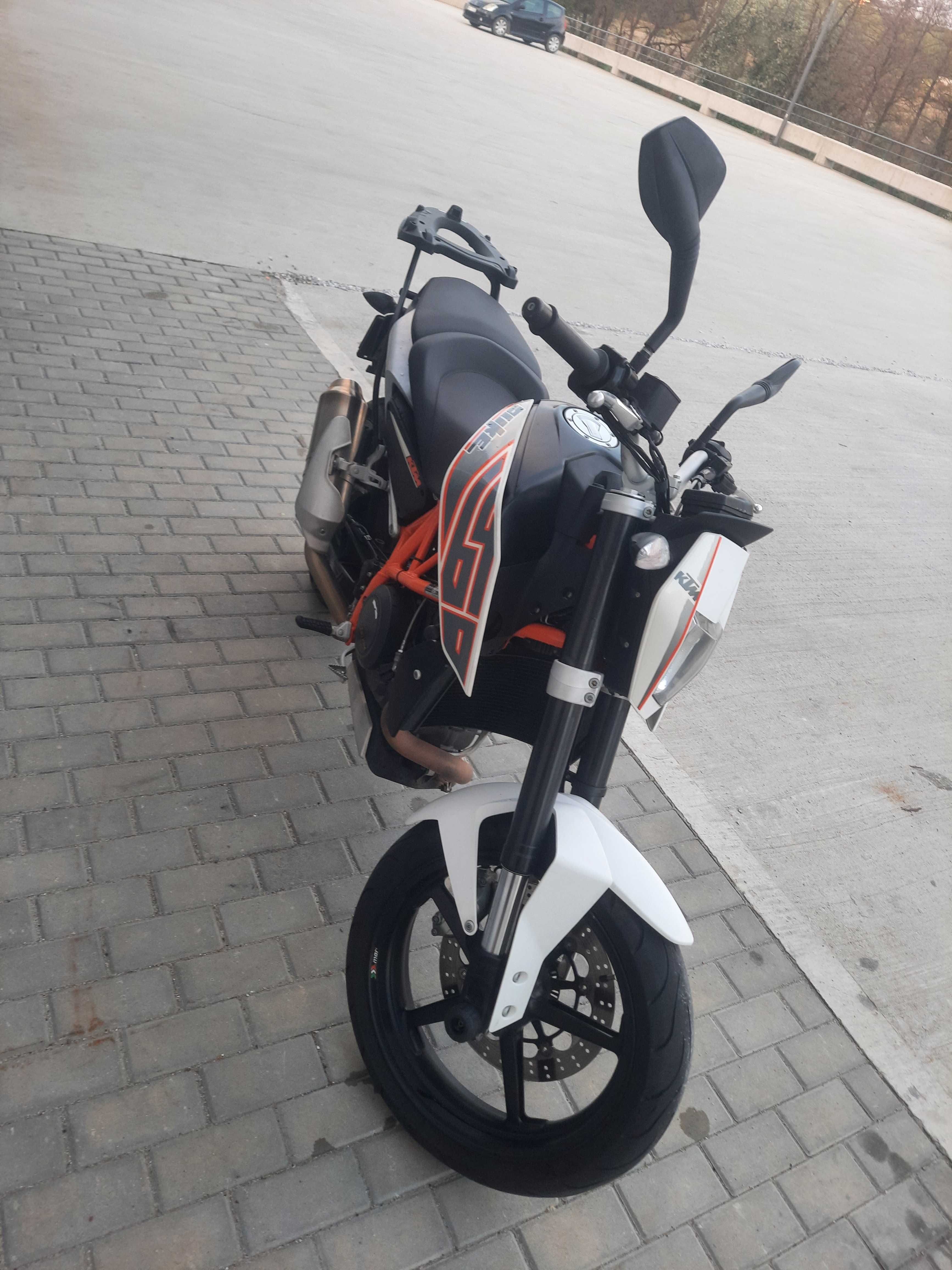 Motocykl KTM Duke 690. Z Austri bezwypadkowy, stan bdb. Rok 2012.