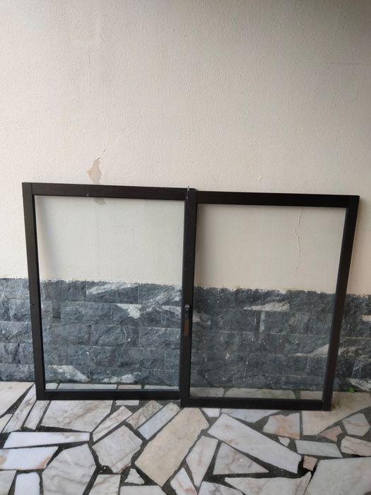 Janelas aluminio castanho