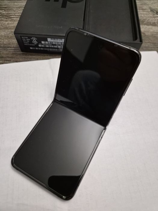 Sprzedam Samsunga Z Flip4