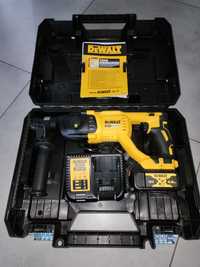 Перфоратор аккумуляторный DeWalt DCH133M1