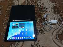 Ipad gen 9, rysik, ładowarka, etui