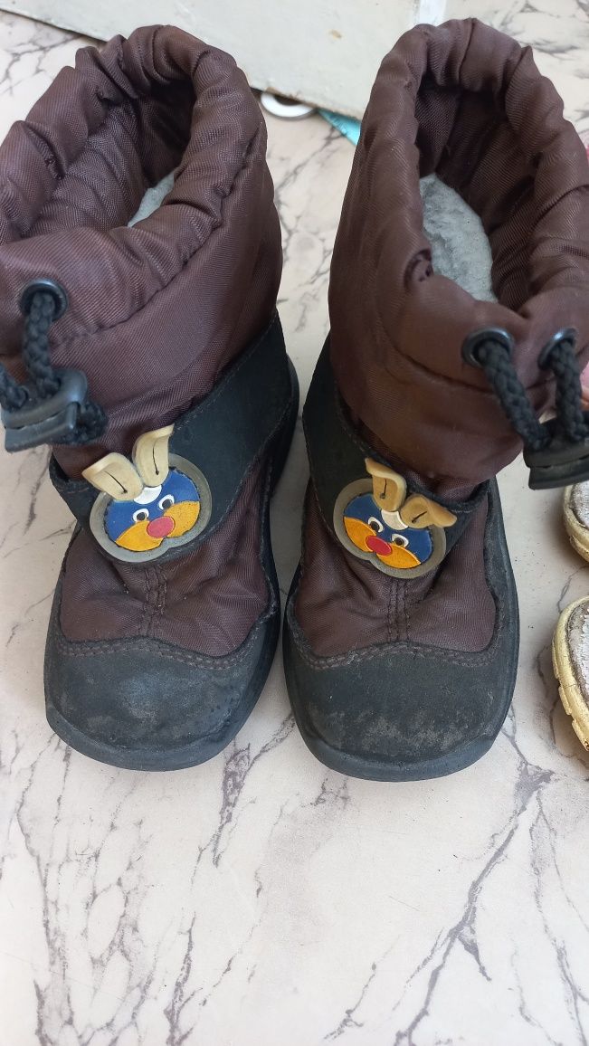 Віддам взуття безкоштовно