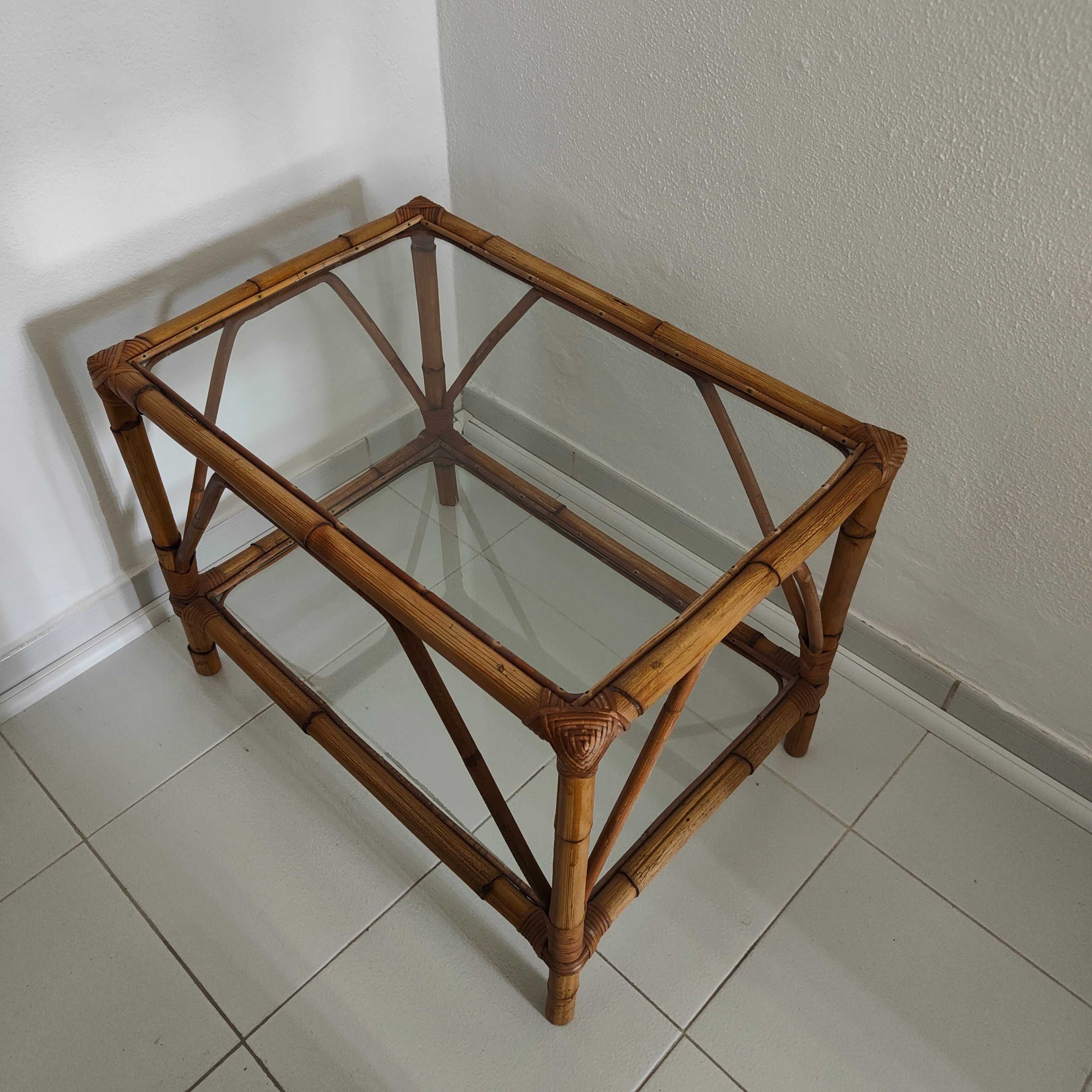 mesa de centro em Cana Bambu e vidro 65cm