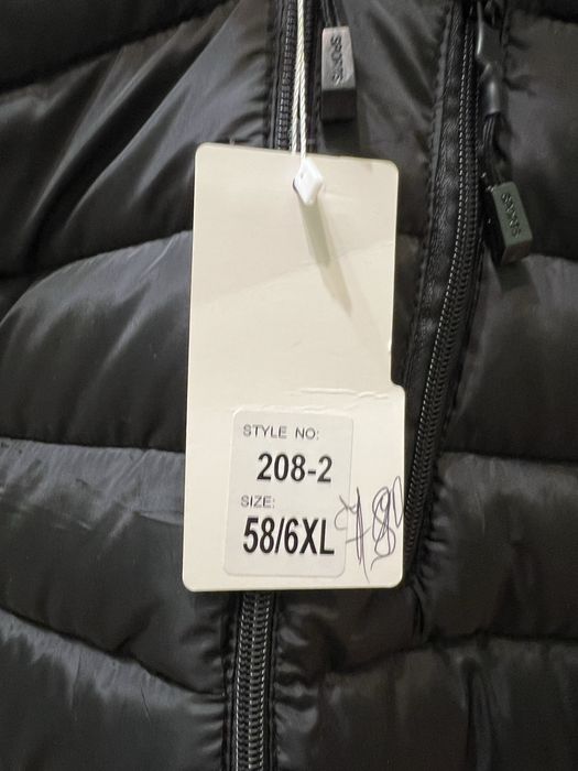 Нова безрукавка чорна