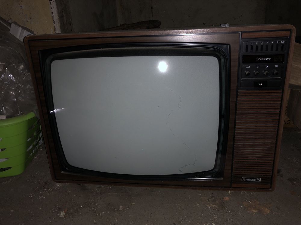 Televisão antiga como nova