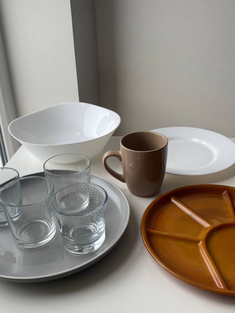 Посуд ( тарілки, чашки )