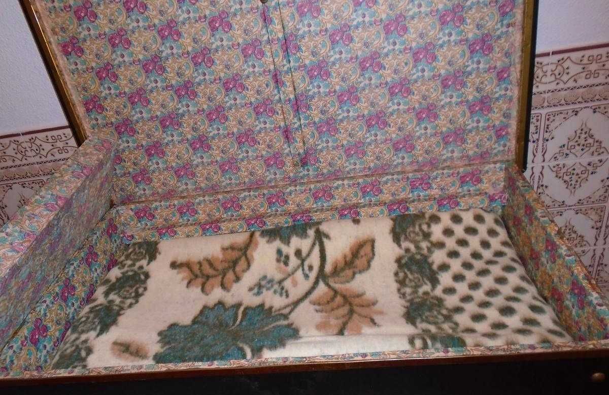 Arca Vintage lindíssima com 4 Cobertores novos .
