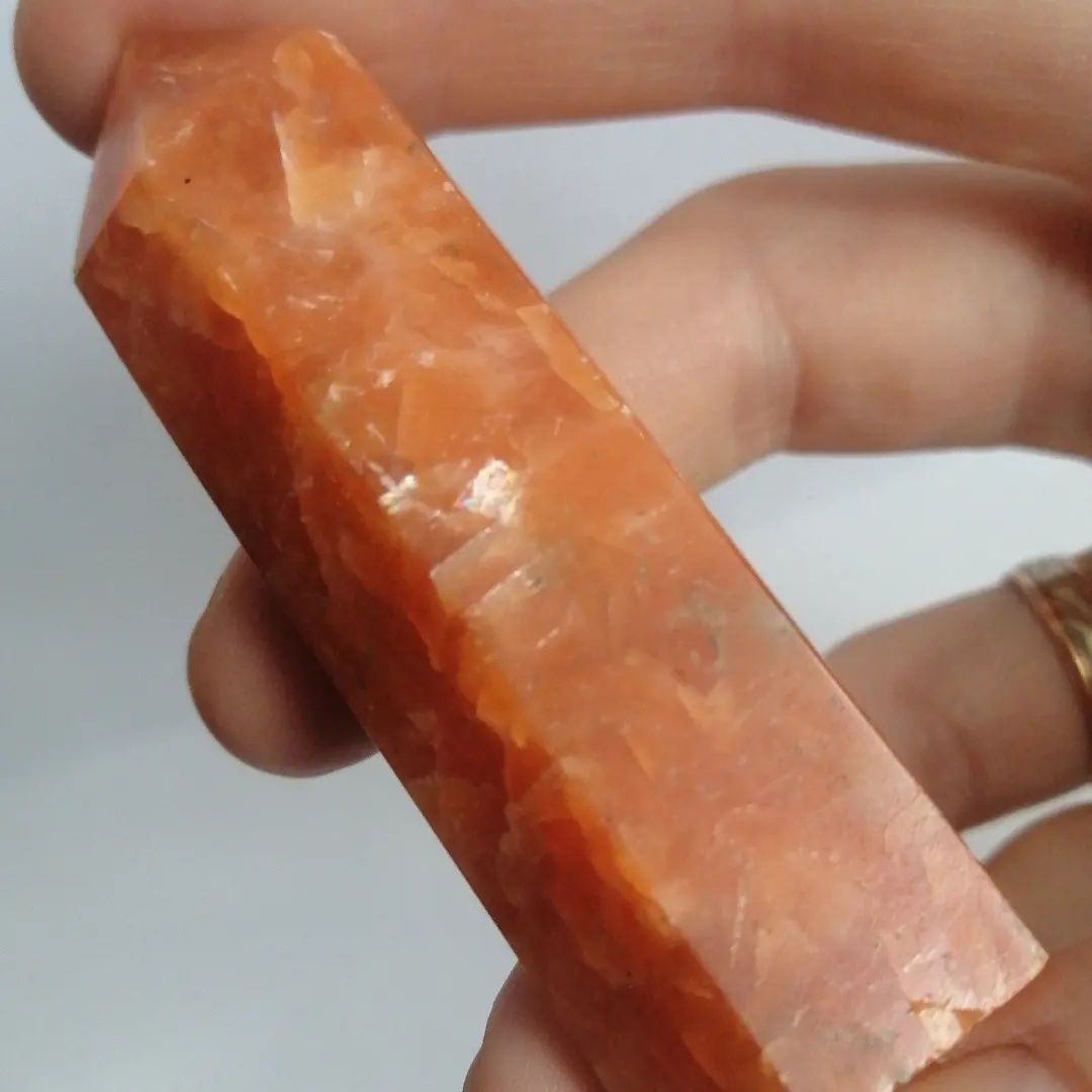 Сонячний камінь, кристал-обеліск