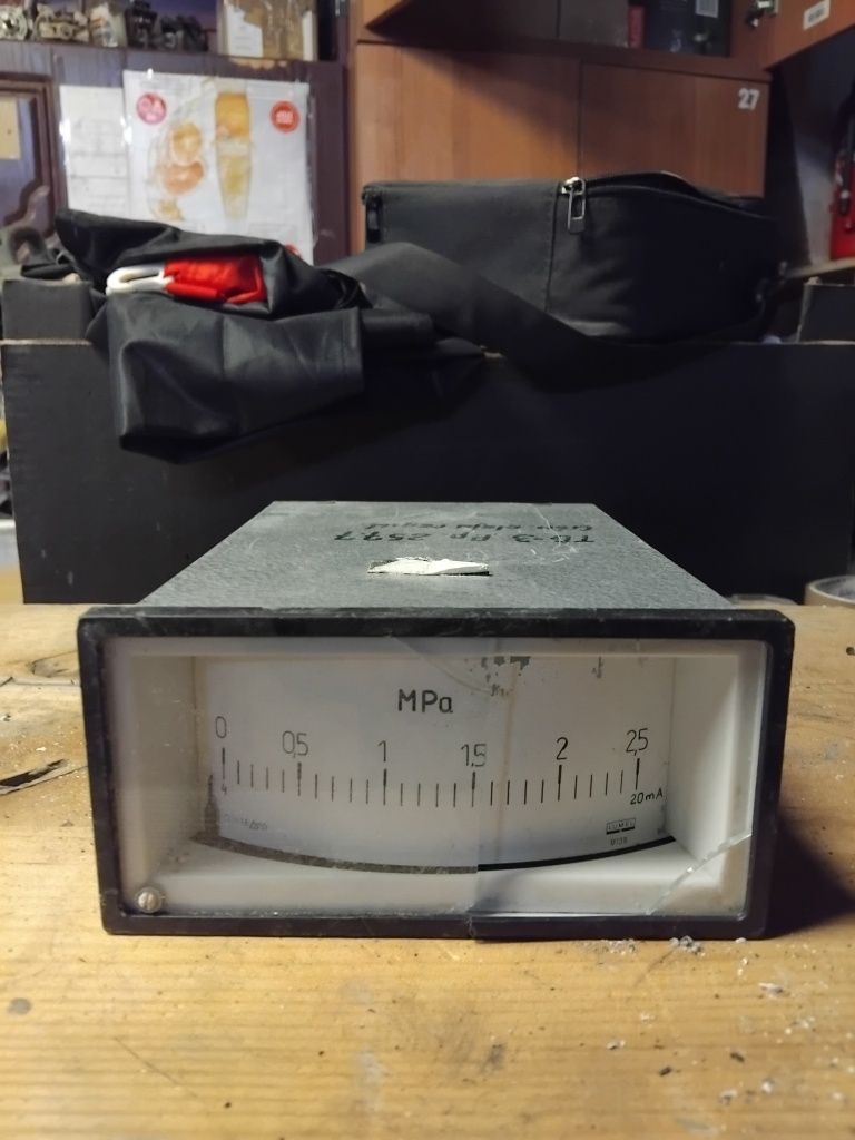 Manometr tablicowy analogowy Lumel