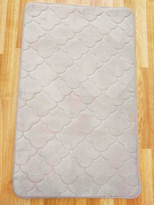 Мягкий бежевый коврик Sutton Collection