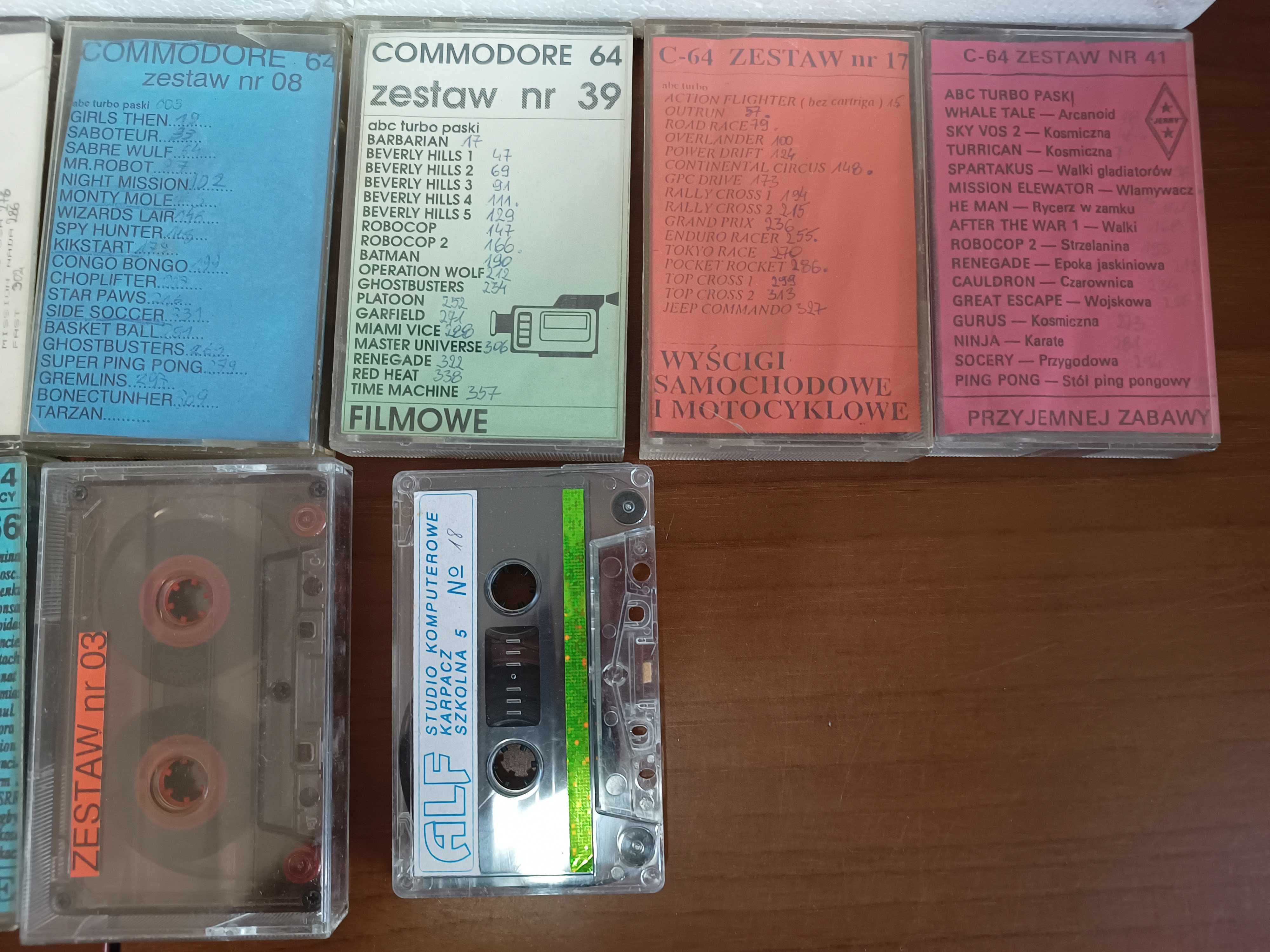 Komputer Commodore C64 kartridż zestaw kaset gry 14 sztuk