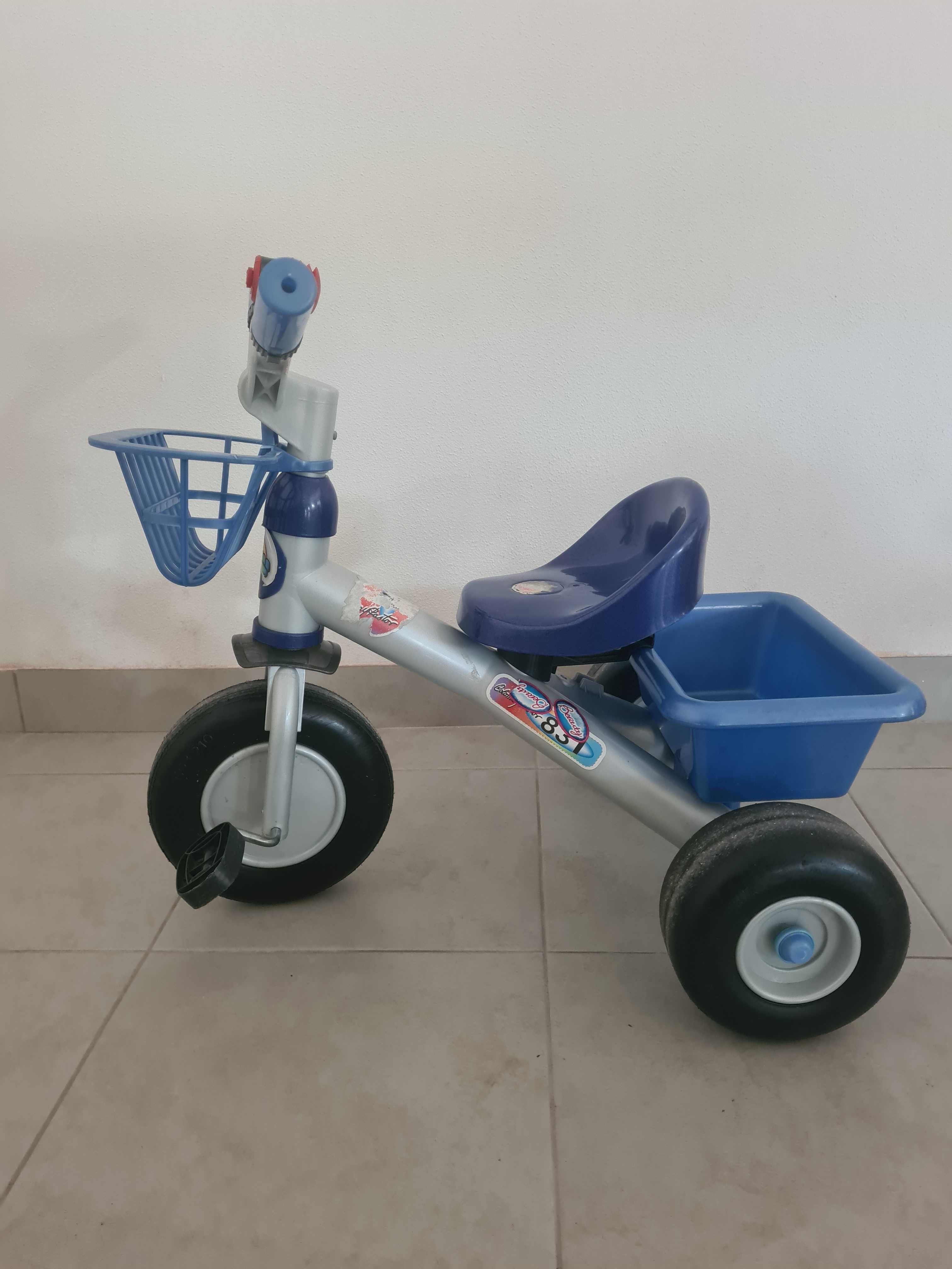 Triciclo menino bom estado
