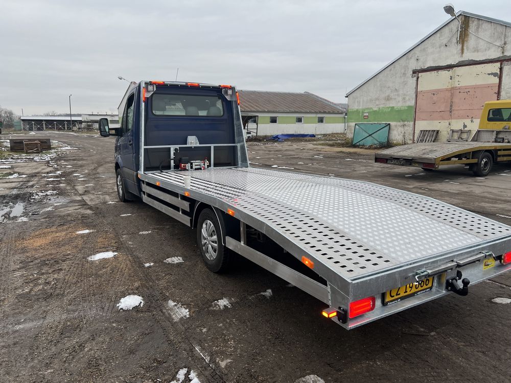 Zabudowa  auto-lawety gotowe na placu pomoc drogowa