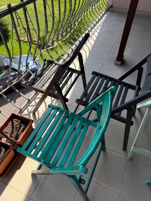 Stół i krzesła drewniane