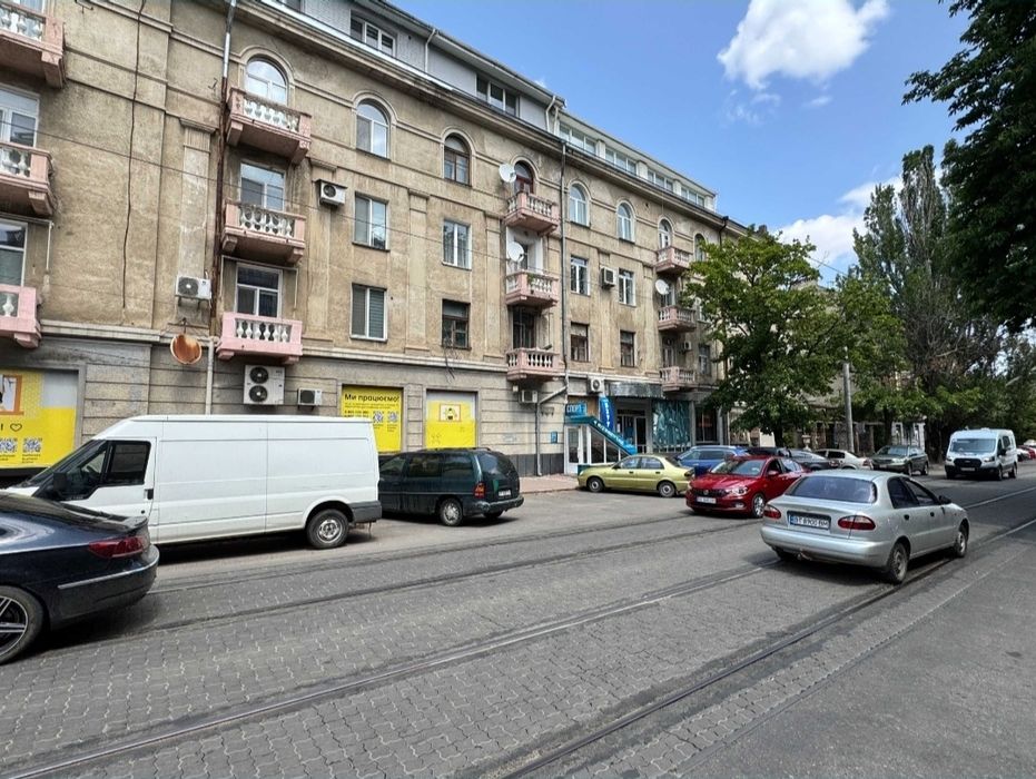 Соборная/Потемкинская фасадное помещения в цоколе 97м 55000$