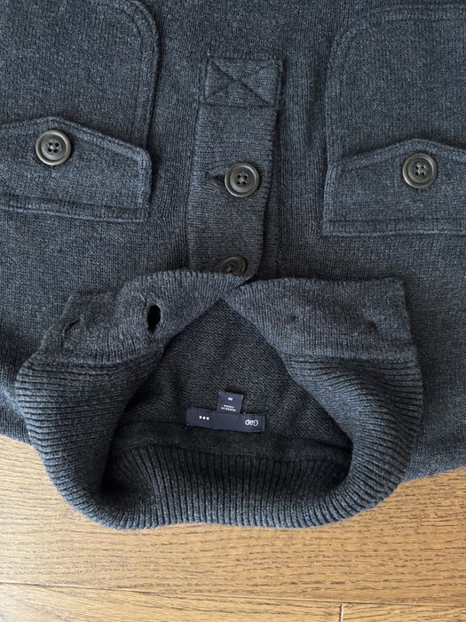 Sweter GAP z domieszka welny zapinany u gory na guziki rozmiar M