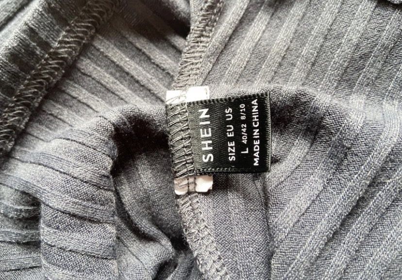 Szara koszulka z wiązaniami