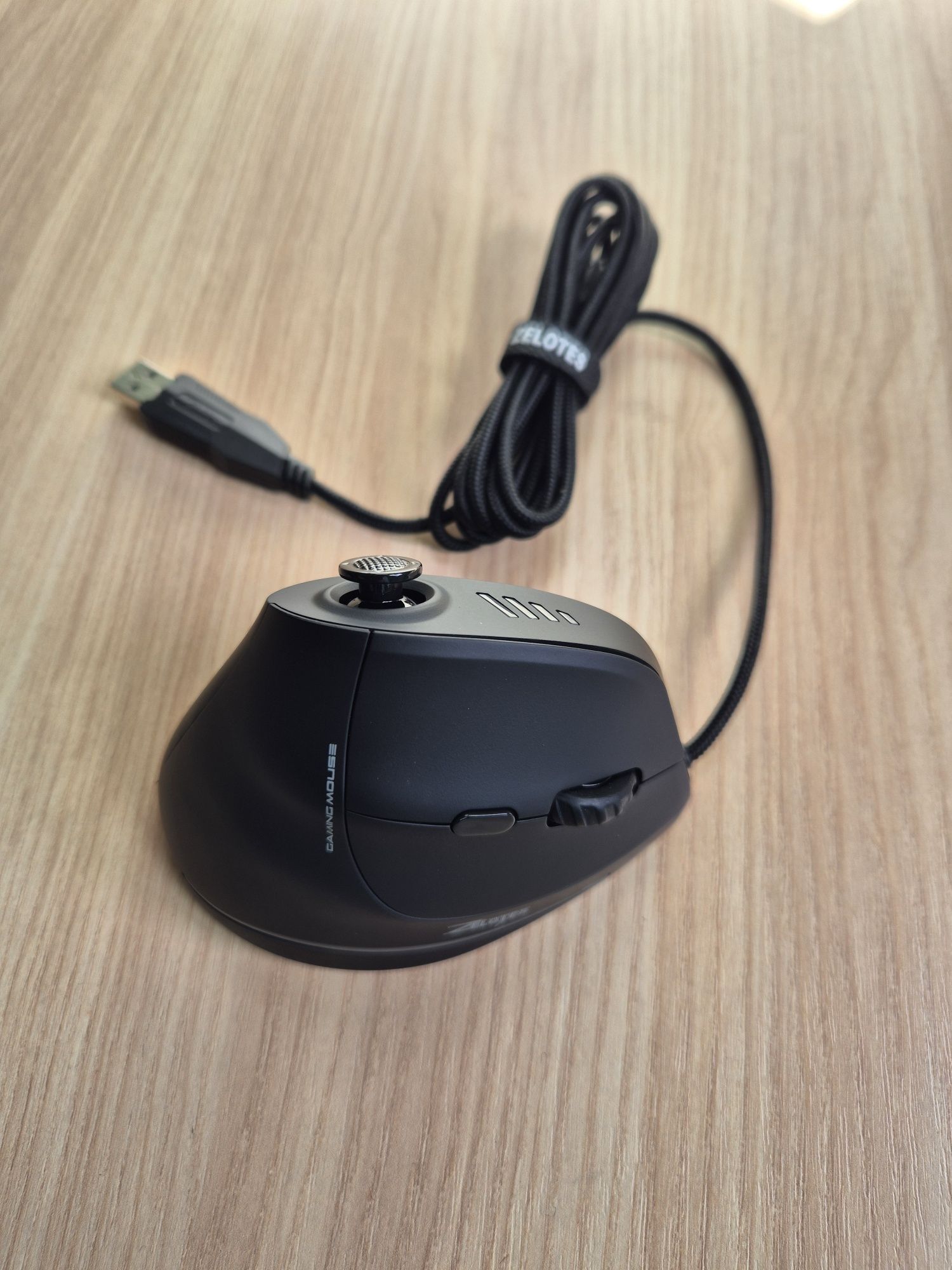 Zelotes C18 вертикальна провідна мишка з ергономічним джойстиком, RGB