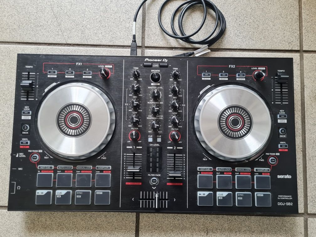 Портативный 2хканальный контроллер Pionner DDJ SB2 Serato