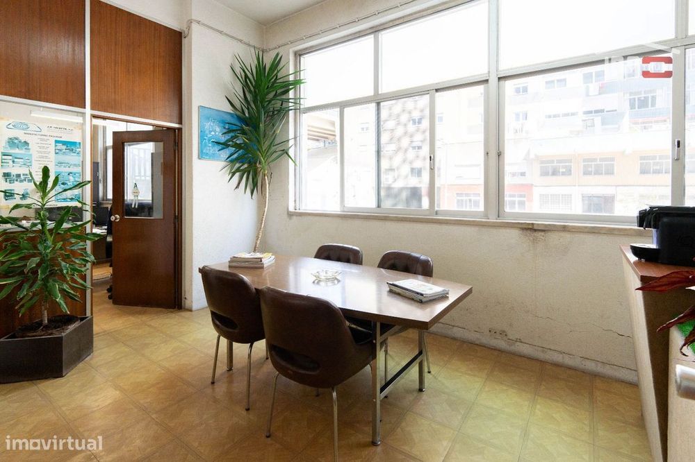 Escritório à Venda na Pontinha - 174 m²