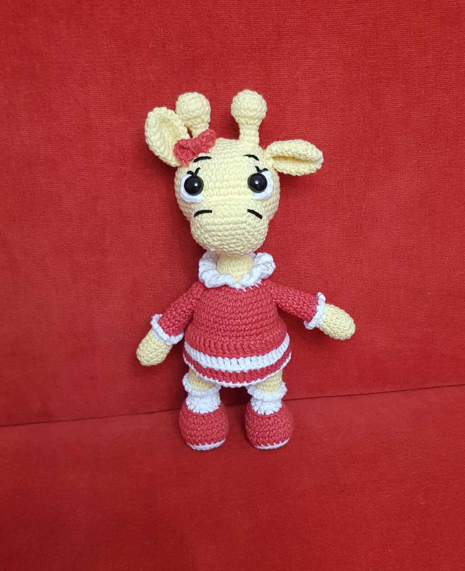 amigurumi żyrafa w sukience na szydełku 20 cm